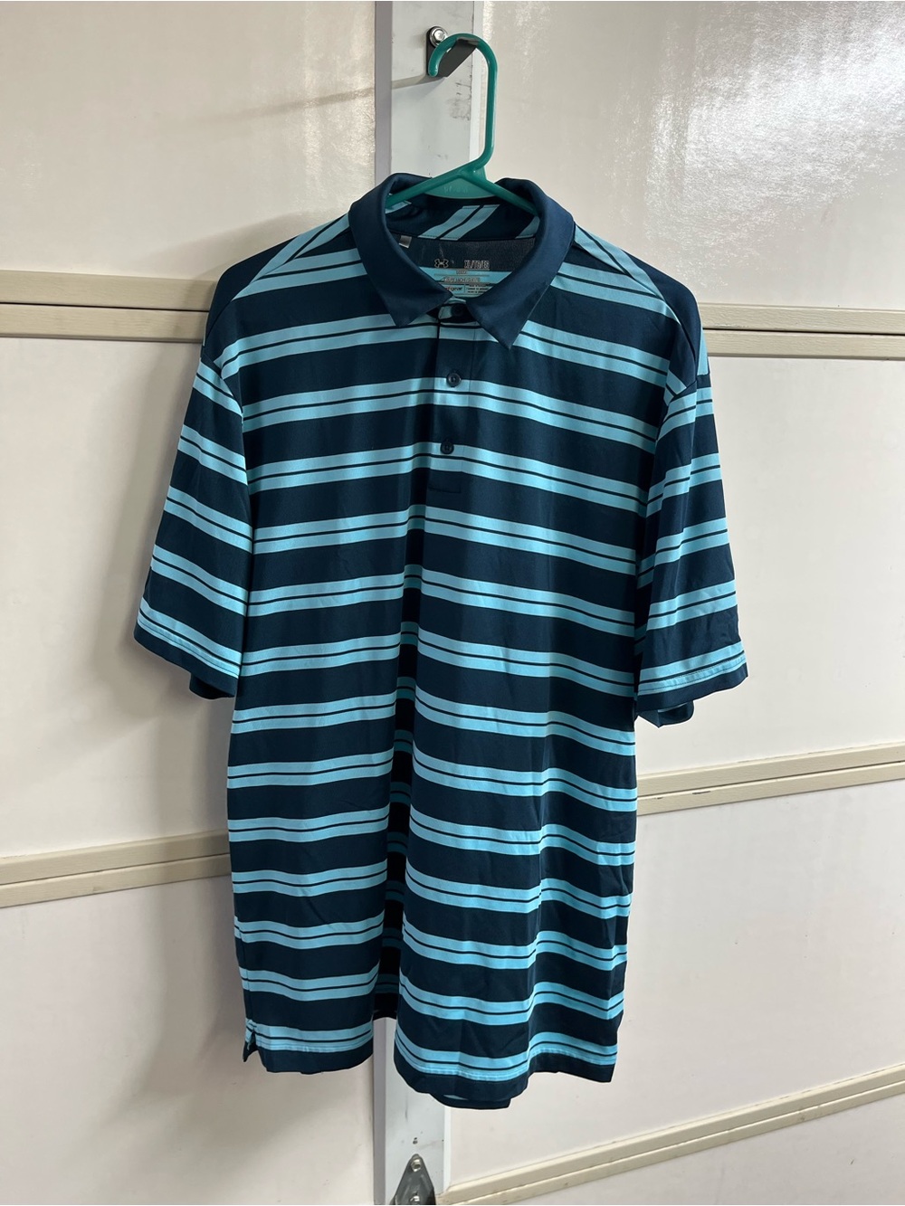 Under Armour Men’s XL Navy and Light Blue Striped Polo